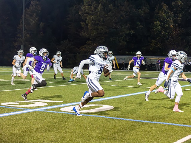 Varsity Football Earns 38-21 Region Win Over King's Ridge