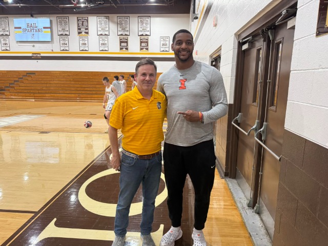 WELCOME BACK JAMES! Recently signed San Francisco 49er James Thompson Jr. '20 returns back home 