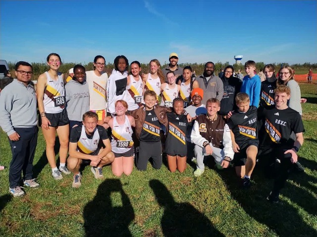 Cross Country advances to Regionals!