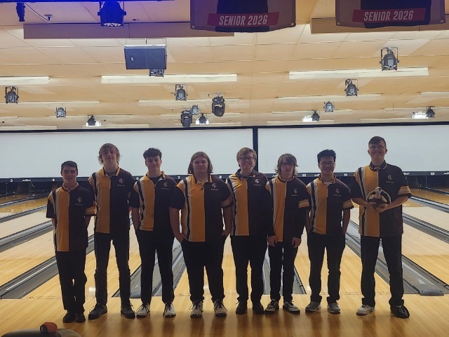 Boys Bowling ends season at Sectionals