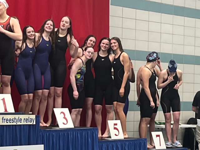 Roger Bacon Swim competes at Districts, 10 Spartans qualify for State