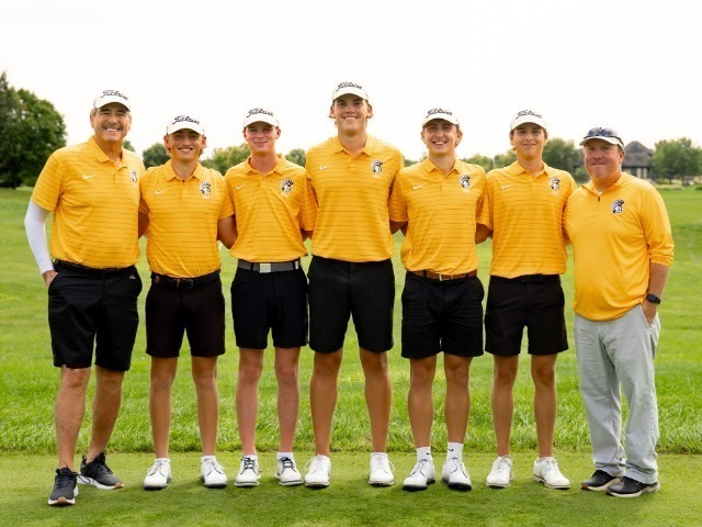 Boys Golf crowned Sectional Champs! Blake Rohling shoots a 71 to win Sectional Championship