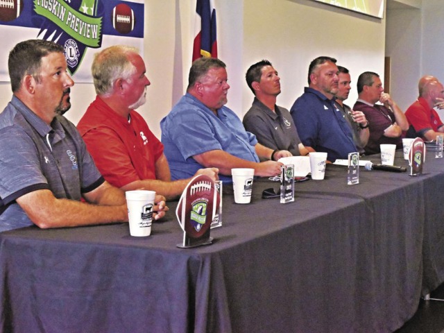 Pigskin Preview luncheon attracts packed house in Iowa Colony