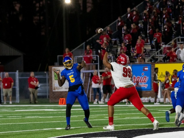 Pirates pile up points, yards in 55-21 win over Glynn