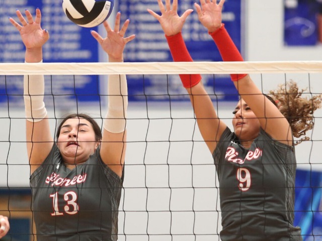 Sharyland Pioneer and Edinburg Vela battle on opening night of District 31-5A image 