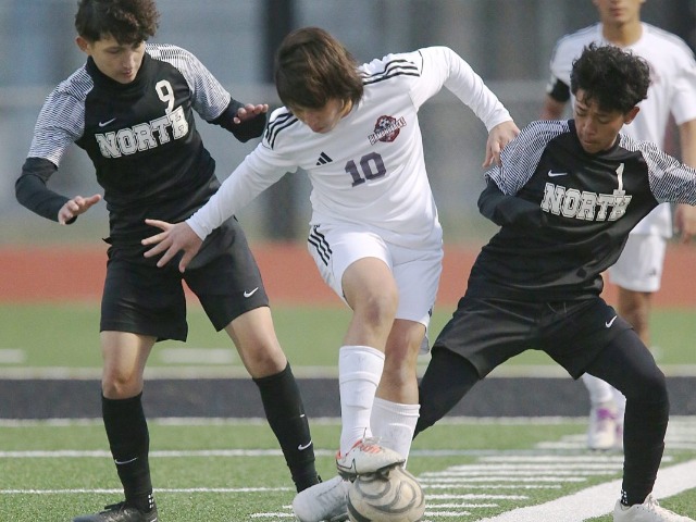 Image for Late goal lifts Diamondbacks past Raiders, improve to 3-0 in district