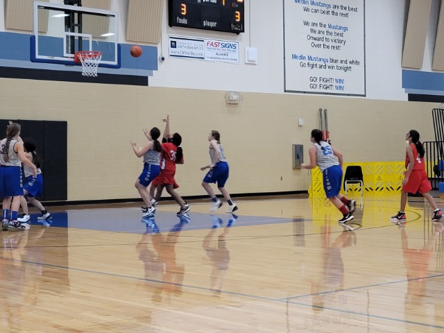 7th Grade Girls Travel to Medlin for Second Game
