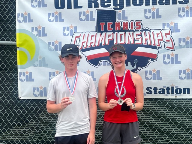 LBHS Tennis Competes at Regionals