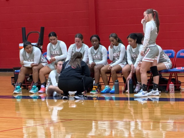 Freshman Red Volleyball Dominate Belton, Extend District Winning Streak