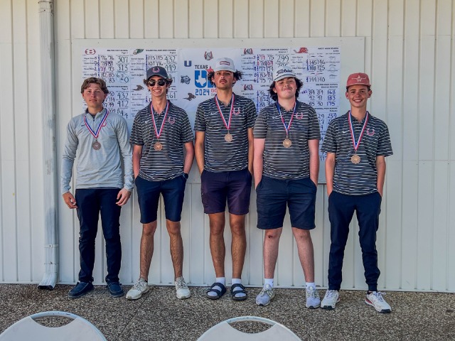 Varsity Red Golf Team Finishes Third at District Tournament
