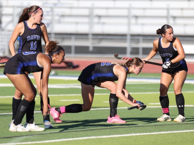 Blue devils ready to receive a penalty corner.