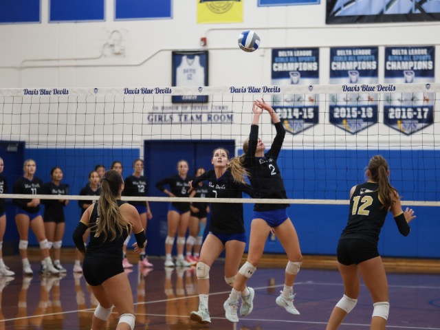 Blue Devil Varsity Volleyball sweeps Pioneer
