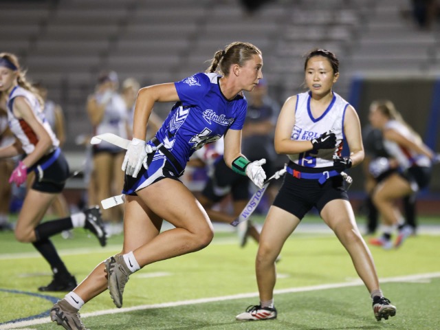Soni Clayton rushes the quarterback