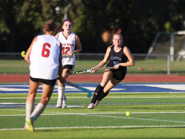 Isla Bulman closes in on the Bela Vista player