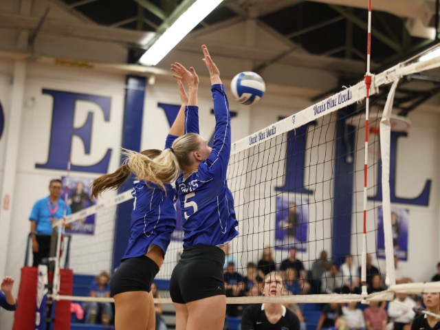 Davis Varsity Women's Volleyball Falls to Rocklin 