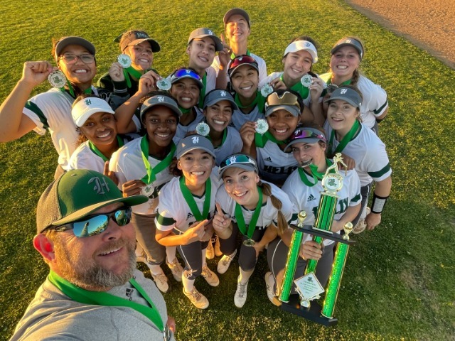 Softball Wins Hilltop Tournament
