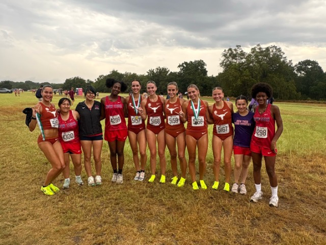 Lady Dragons With The University of Texas XC Team @Floyd Farms 