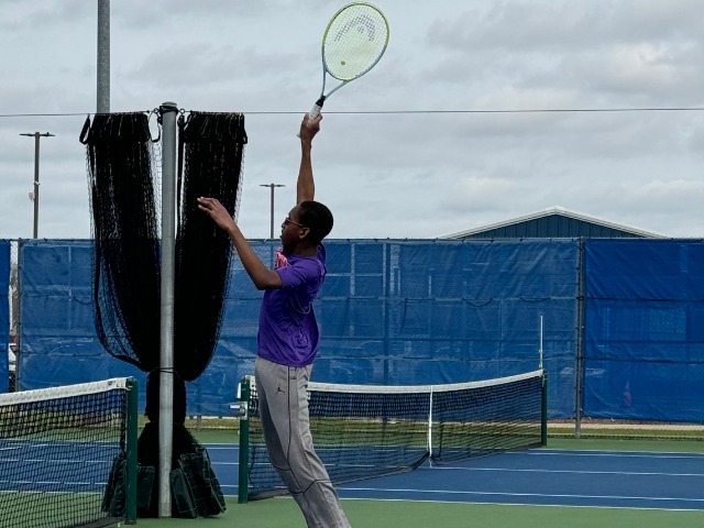Dragon Tennis Competes at Copperas Cove and Robinson