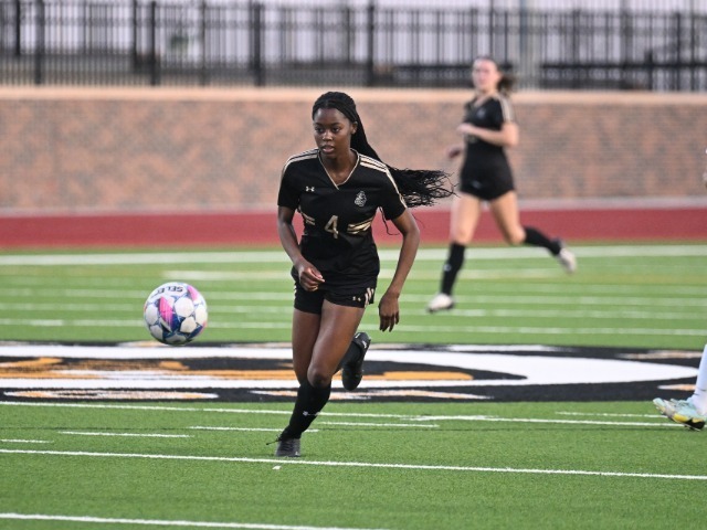 Eagle Mountain faces rough loss against Lake Worth