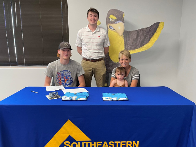 Vienna basketball standout signs with SIC
