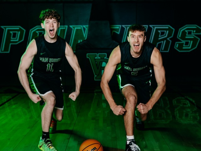 Van Buren, Alma open season early