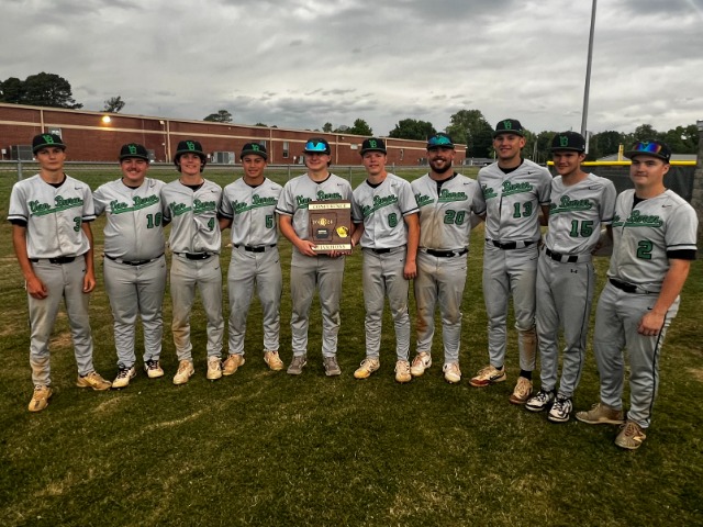 Van Buren baseball wraps up No. 1 seed with win over Alma image 