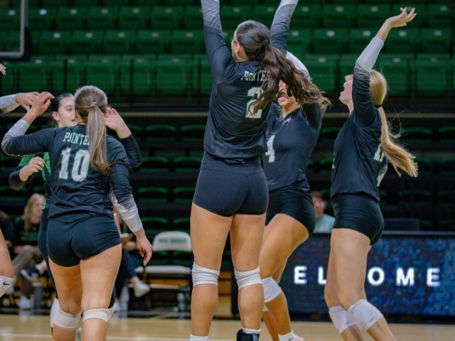Van Buren Continues Win Streak