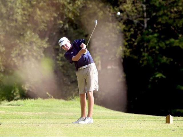 Marion boys golf team finishes season at sectional