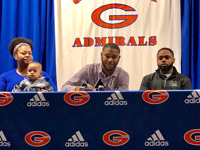 Keeilan Thomas signed a letter-of-intent with Pearl River CC