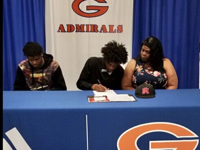 Deshun Shields! Deshun signed a LOI with East Mississippi CC.
