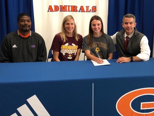Bailey Smith signs with Pearl River Community College