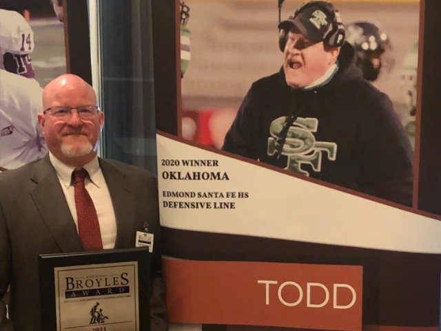 Todd Bonnewell declared Oklahoma winner for the Broyles Award