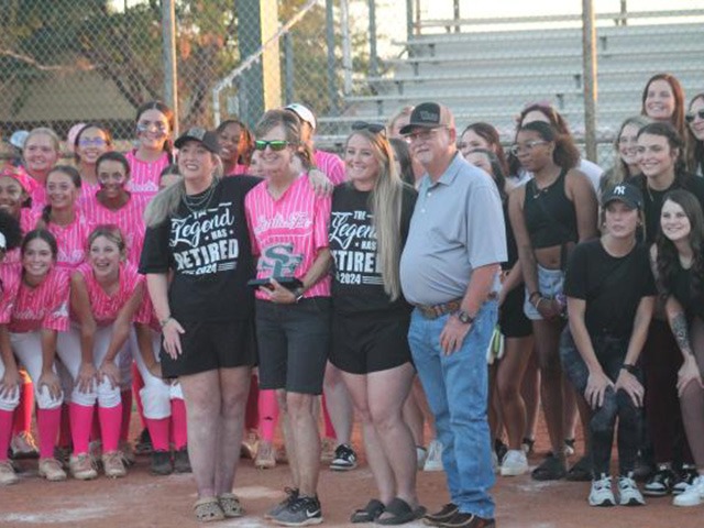 Santa Fe softball celebrates coach Rhonda Lawson’s retirement