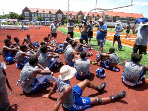 Football goes 6-2 in Conway