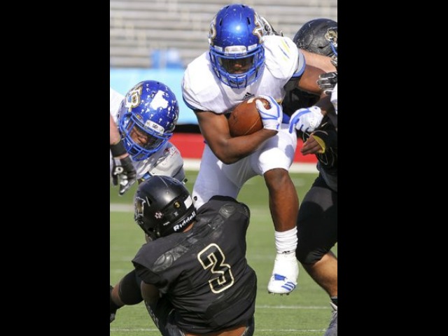 Wildcats thrive on 'bending face masks'