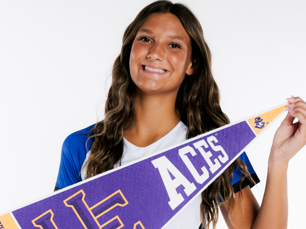 Wren Jones (CO 2026) Univeristy of Evansville for Volleyball. 
