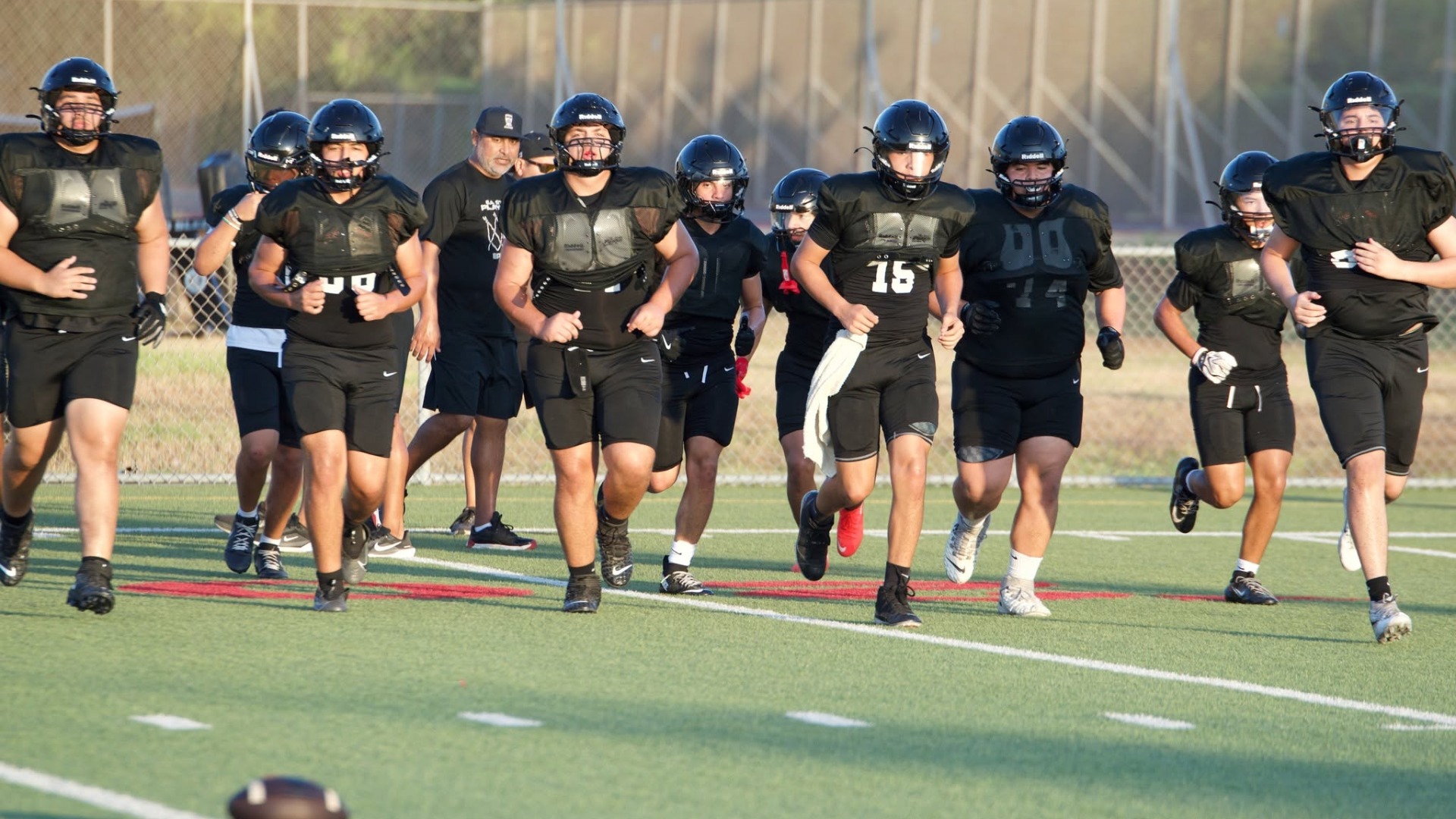 Slide 1 - PHOTOS: INTRASQUAD SCRIMMAGE