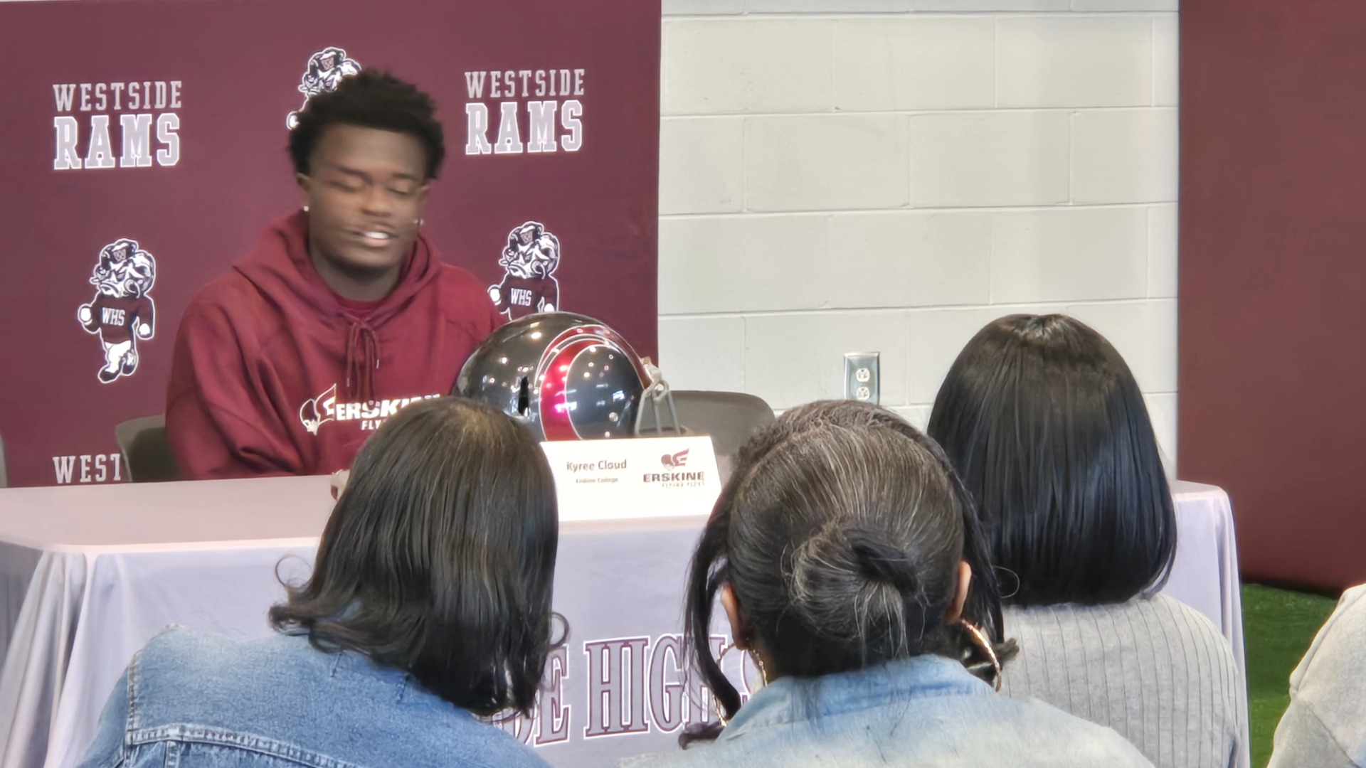 Slide 1 - Kyree Claud Signs With Erskine Football
