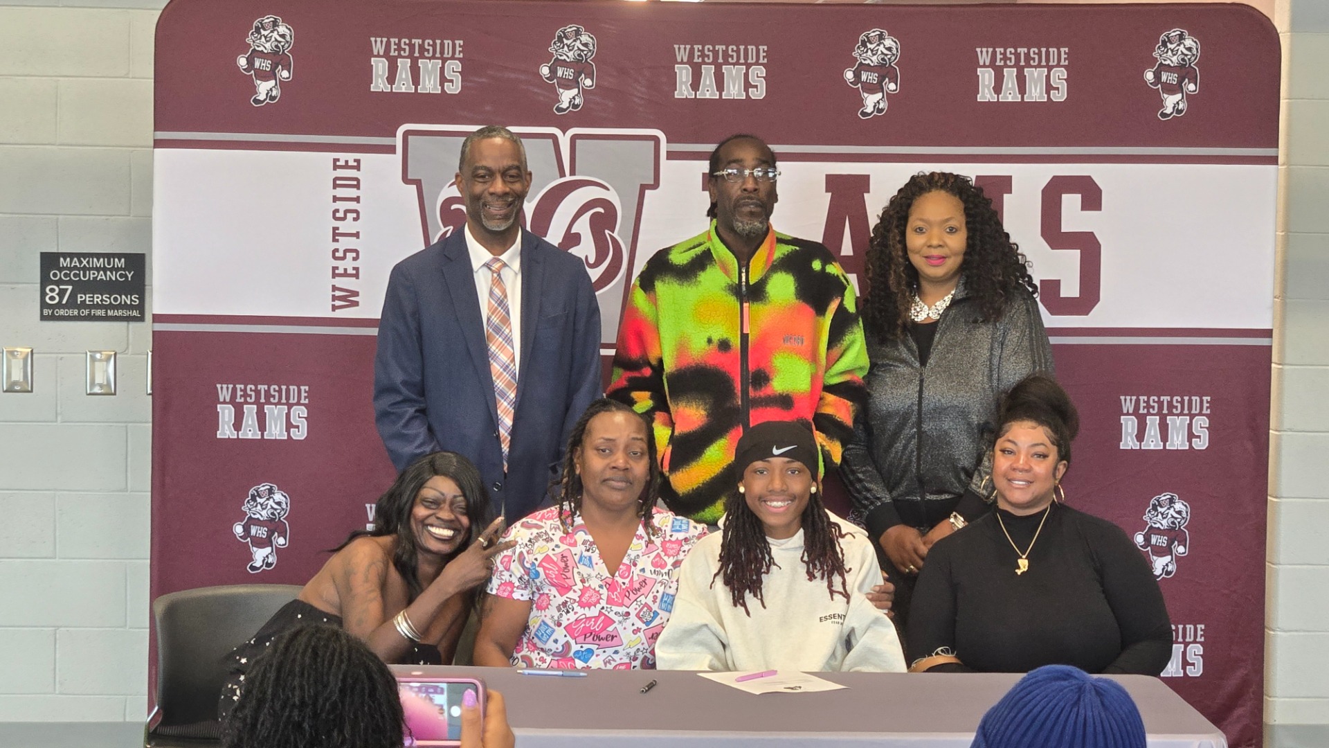 Slide 6 - GERVONNA WILLIAMS SIGNS WITH UNC PEMBROKE  TRACK