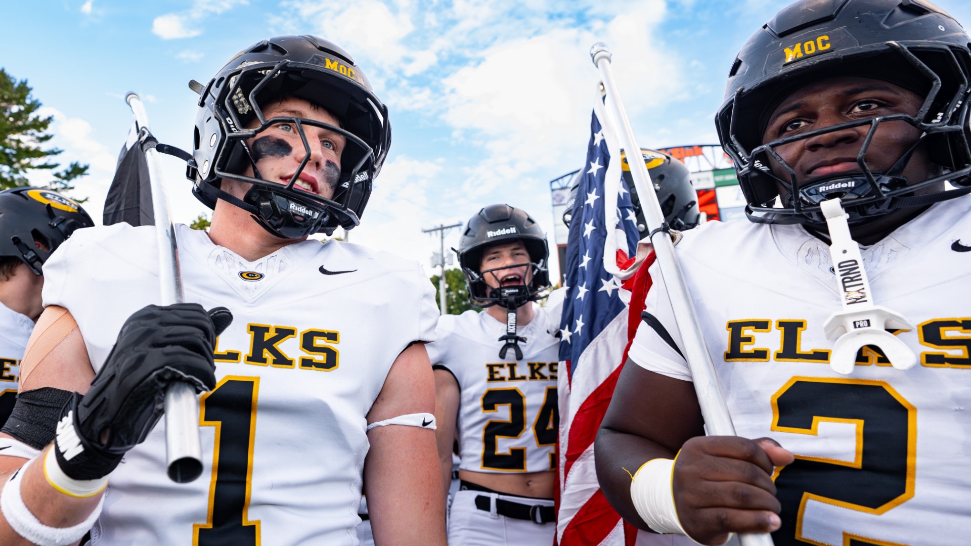 Slide 0 - Elks Athletics Weekly - Homecoming