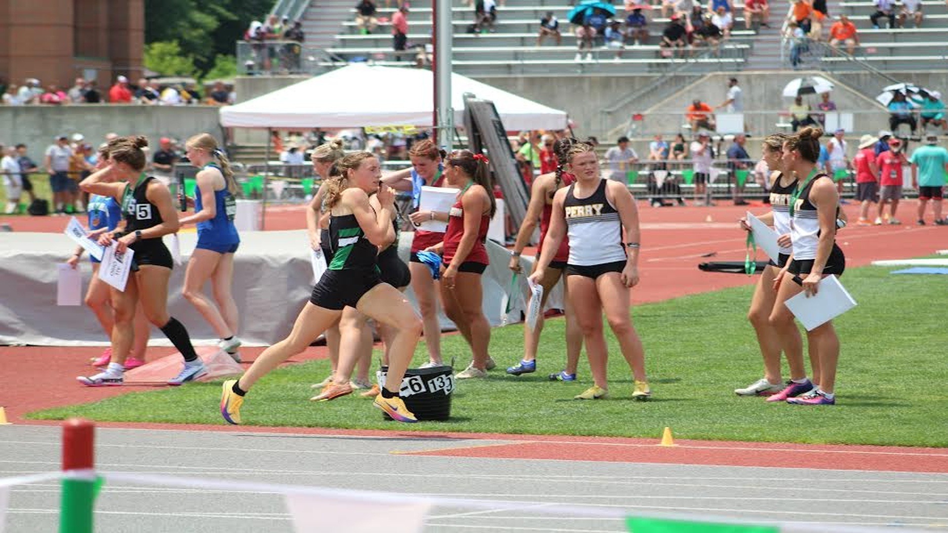 Picture of Katie running the 3200 meter run