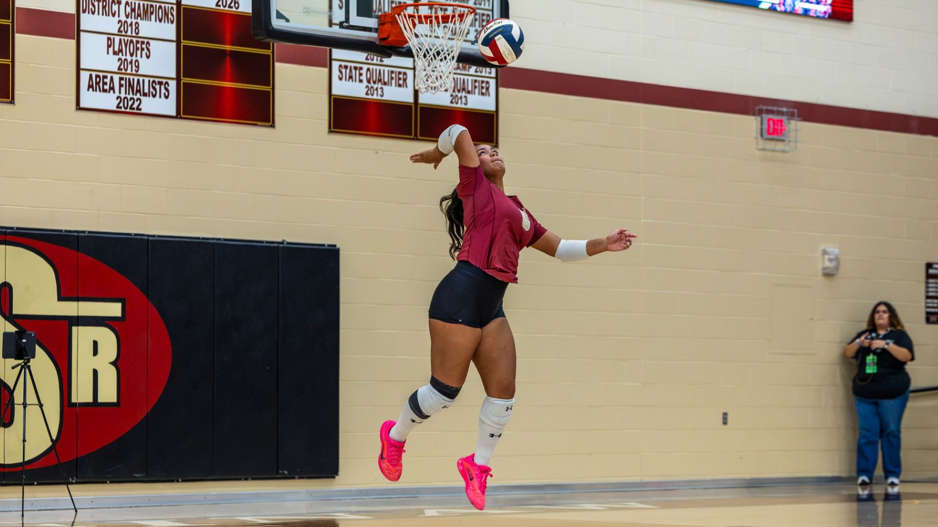 Slide 0 - LADY ROUGH RIDERS TRAIL CHISHOLM IN CLOSE BOUT