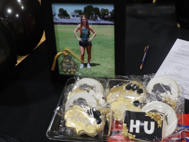 Harper & Hailyn Counts Signing Ceremony