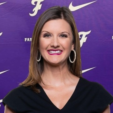 staff photo of Elizabeth Thomas-Gammill