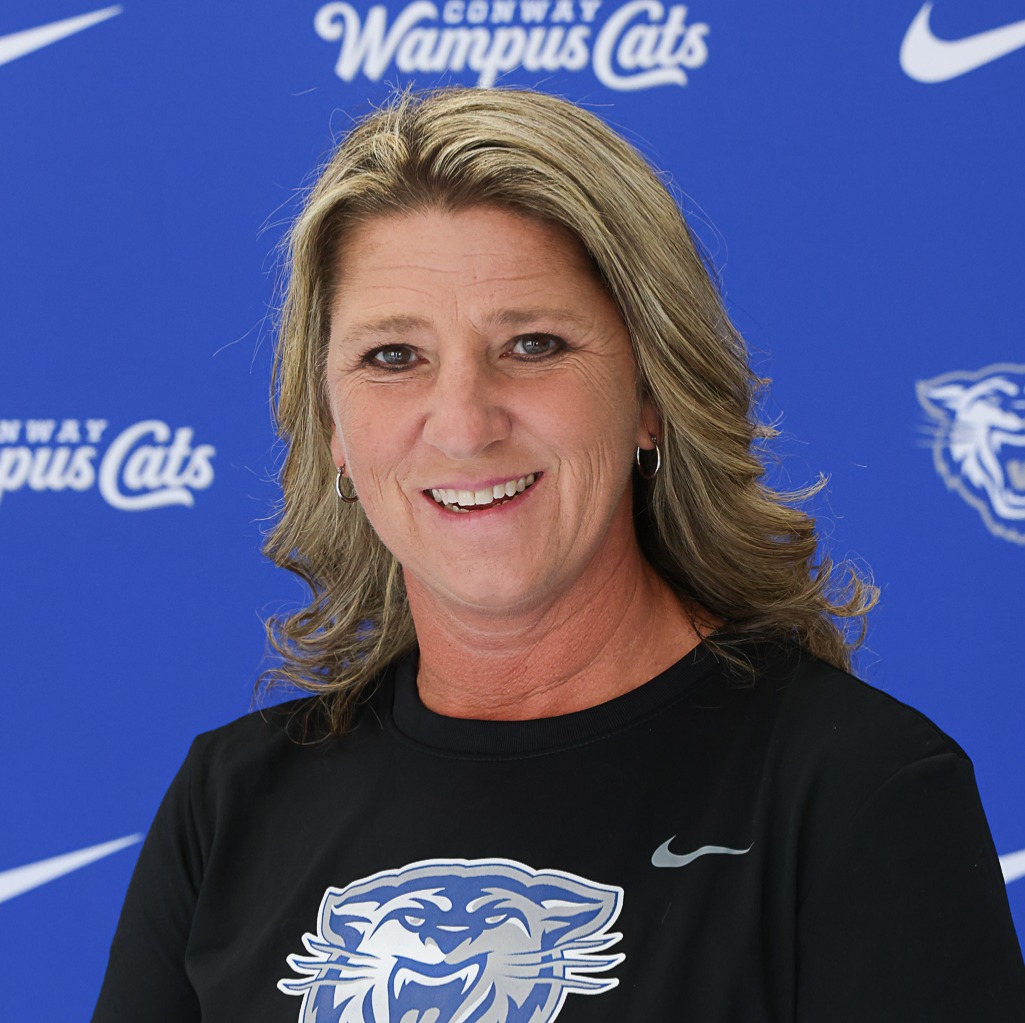 staff photo of Lisa Worlow