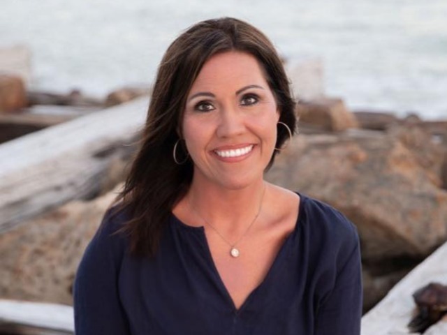 staff photo of Julie Kelly