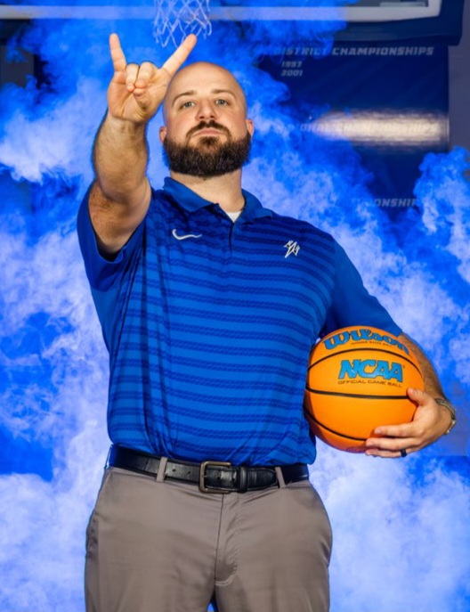 staff photo of Derek Trodglen
