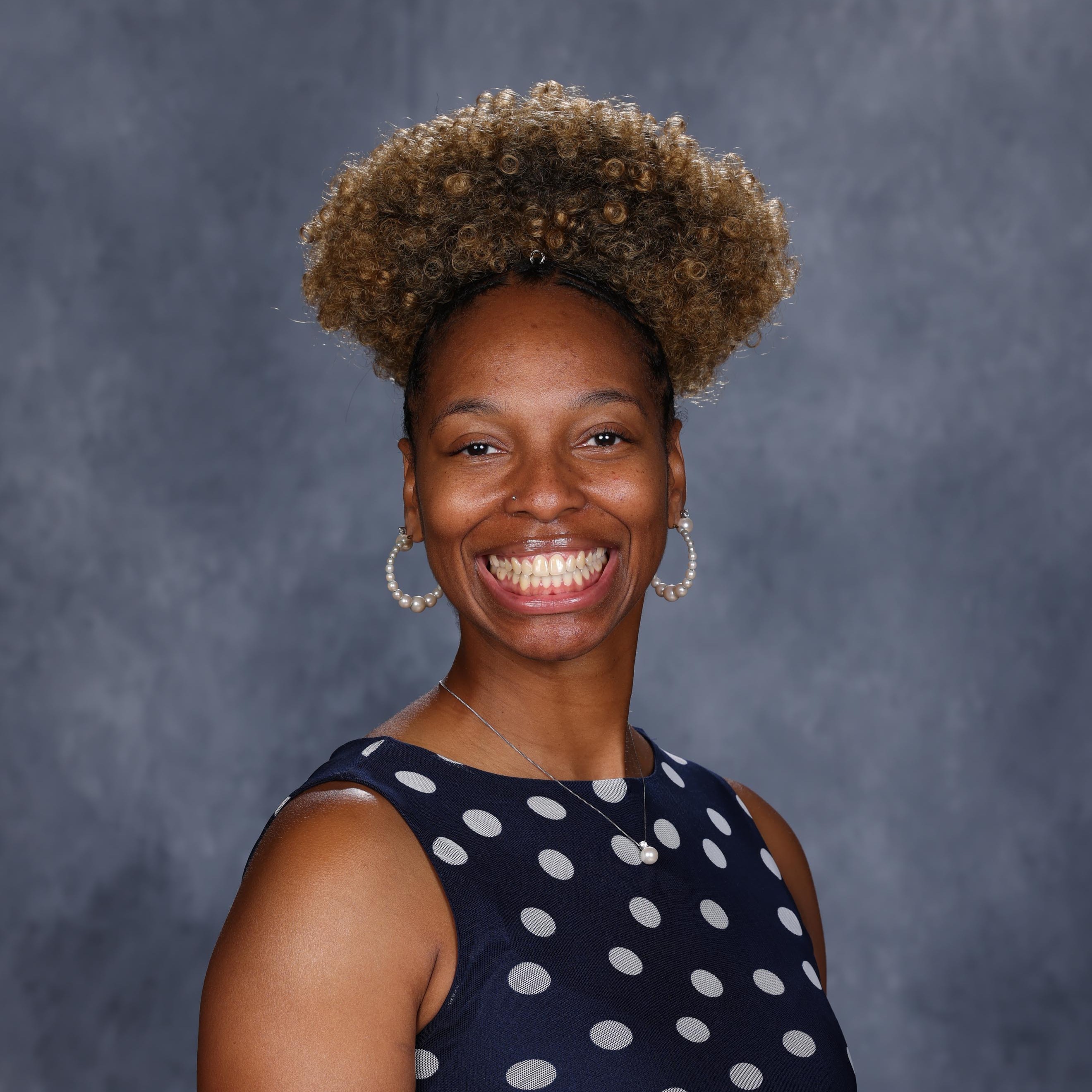staff photo of Shakira Johnson