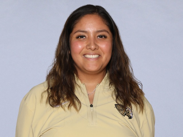 staff photo of Leslie Fuentes