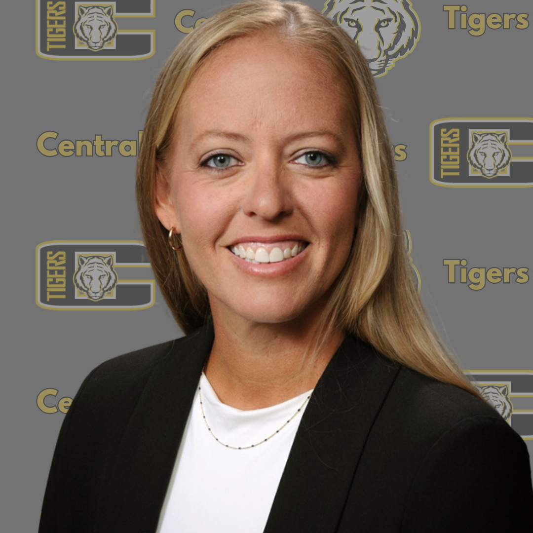 staff photo of Leslie Smith